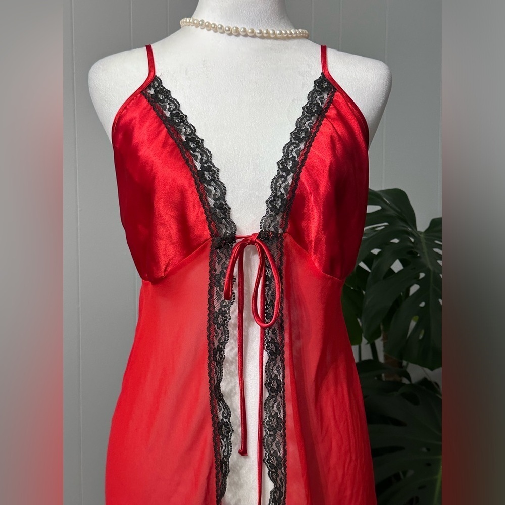 ❤️Red with black lace trimmed and black floral embroidered cover with ties front - Picture 7 of 9